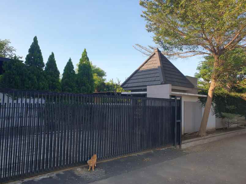 dijual rumah mewah siap huni