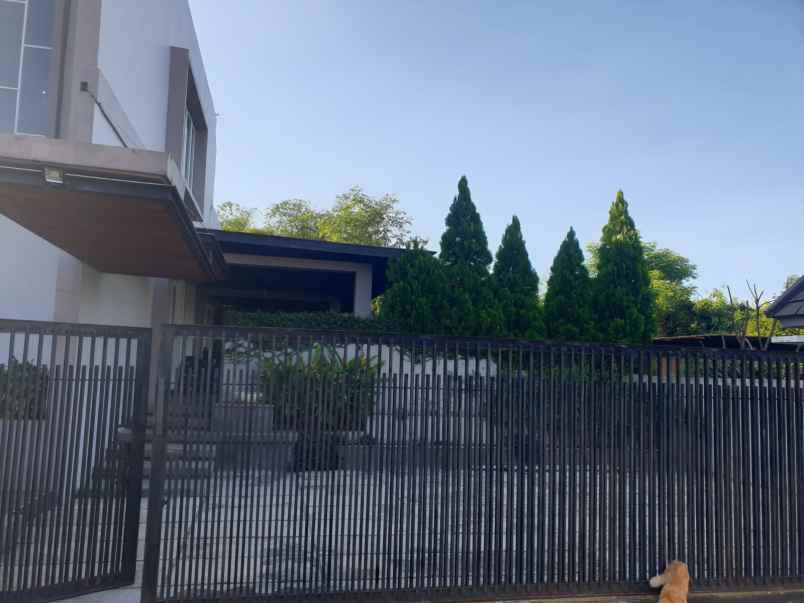 dijual rumah mewah siap huni