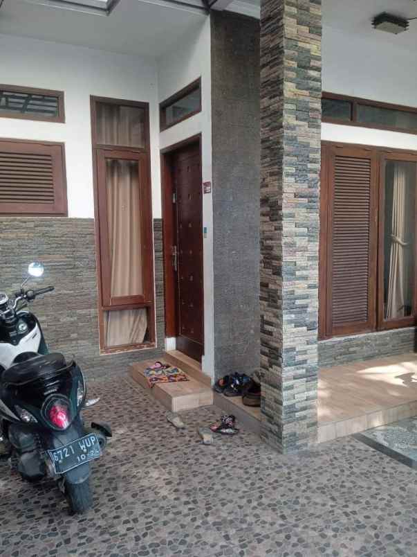 dijual rumah minimalis 2 5 lantai