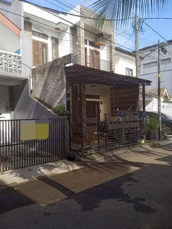 dijual rumah minimalis 2 5 lantai