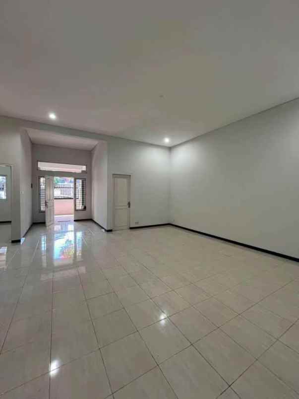 dijual rumah mojo gubeng