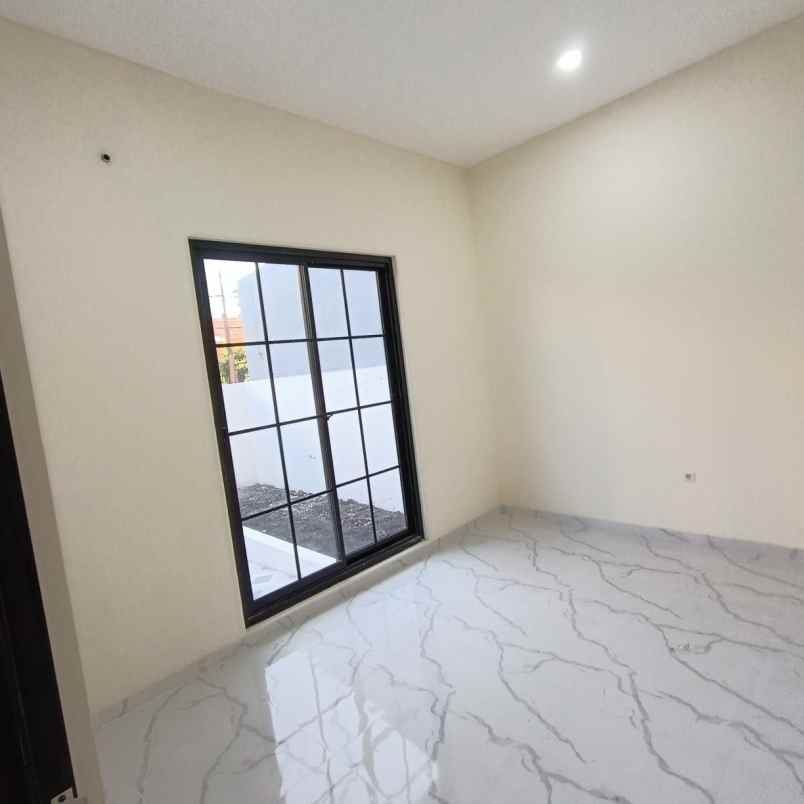 dijual rumah mulyosari