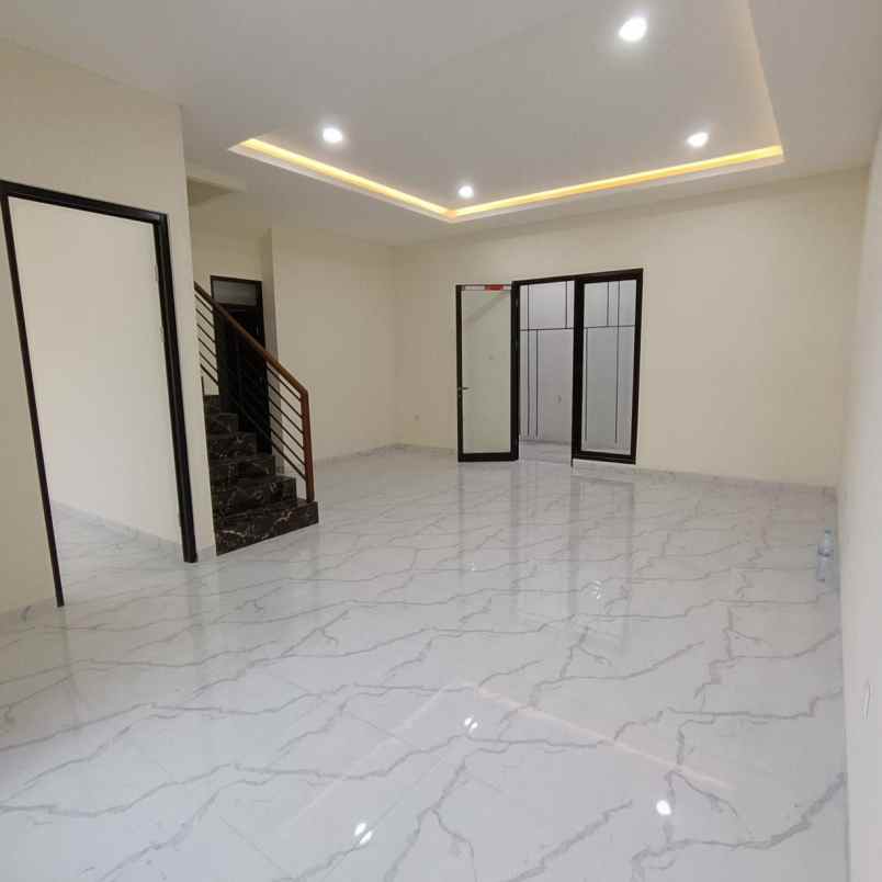 dijual rumah mulyosari