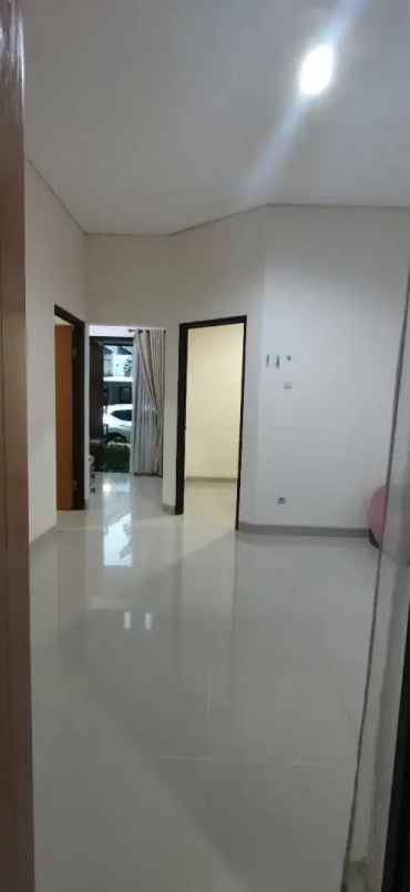dijual rumah mungil di bintaro terrace dalam cluster