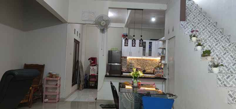 dijual rumah murah modern semi furnished hook 2 muka