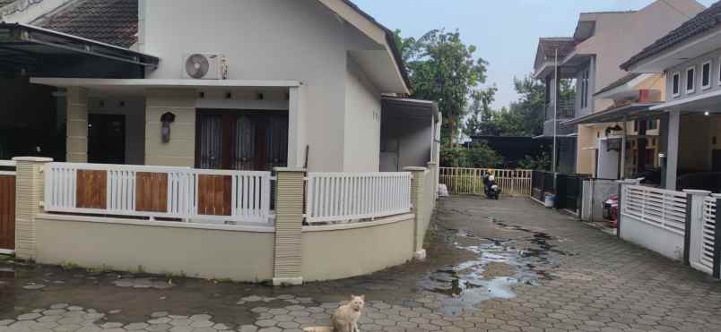 dijual rumah murah modern semi furnished hook 2 muka