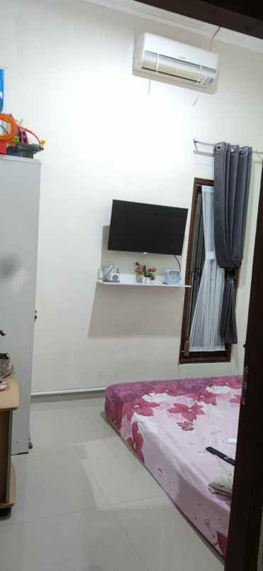 dijual rumah murah modern semi furnished hook 2 muka