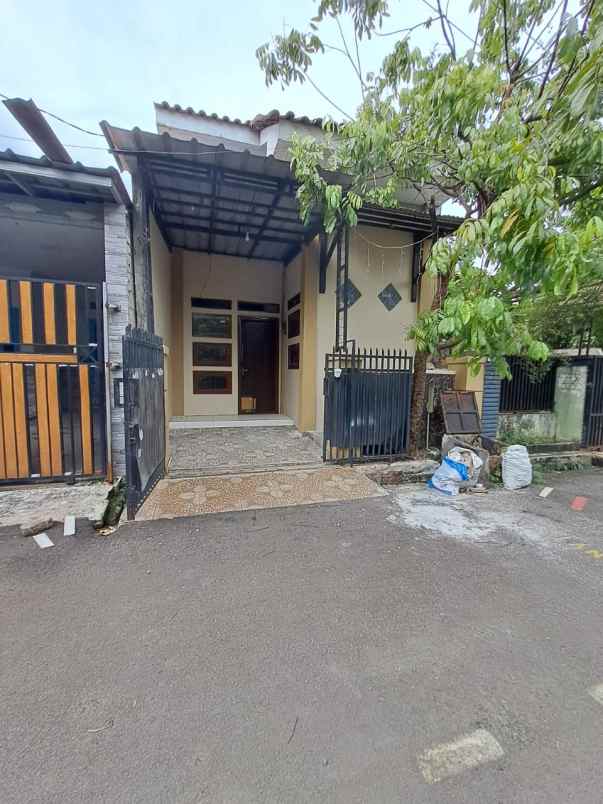 dijual rumah mutiara gading riveara