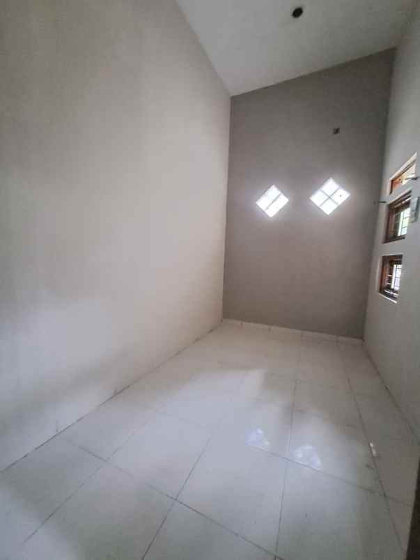 dijual rumah mutiara gading riveara