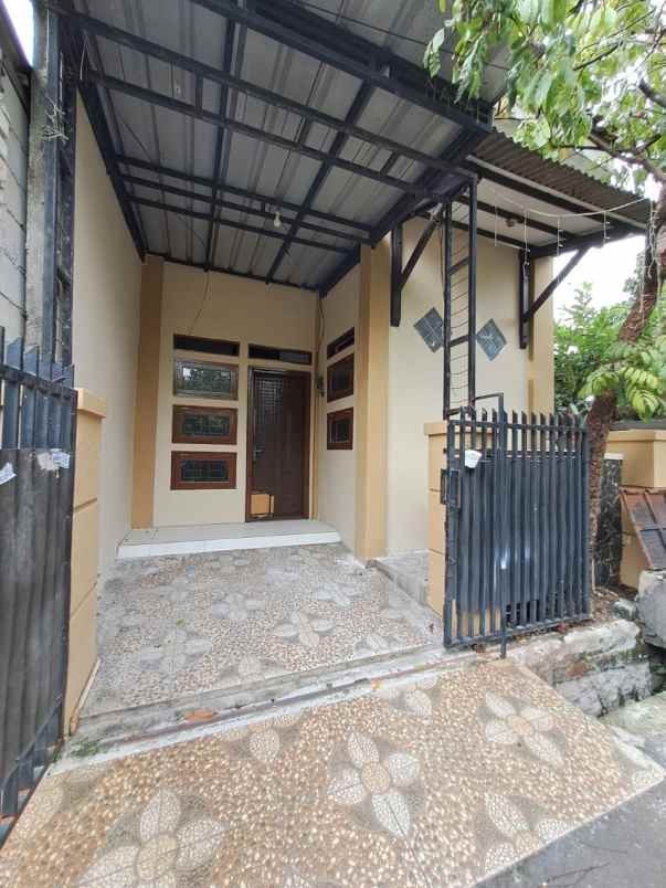 dijual rumah mutiara gading riveara