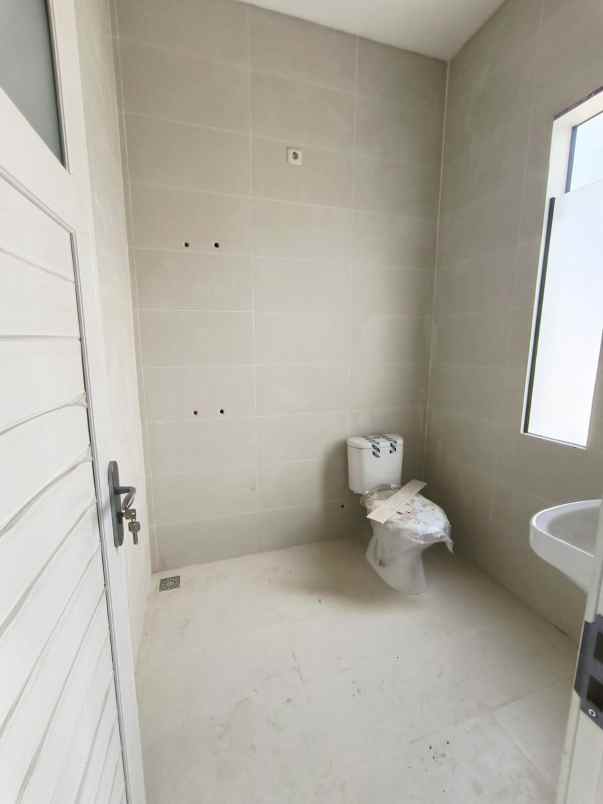 dijual rumah new minimalis di lebak arum