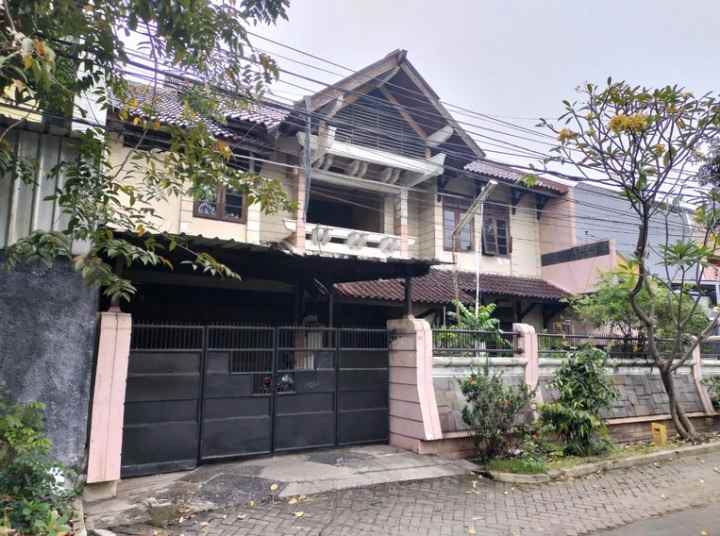 dijual rumah ngagel tama