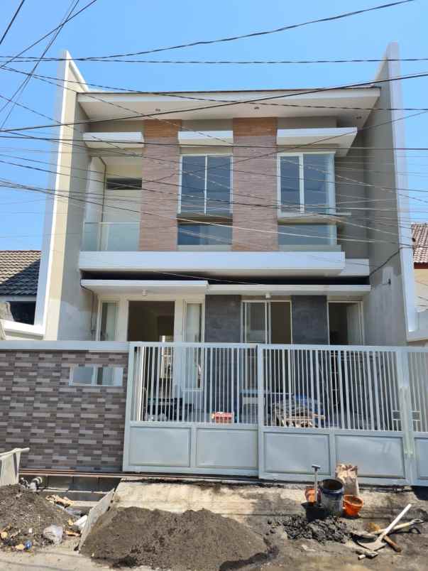 dijual rumah nginden intan timur