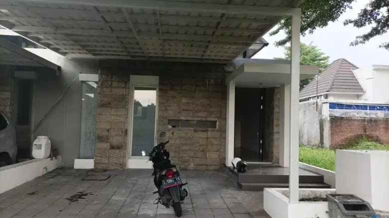 dijual rumah nirwana eksekutif