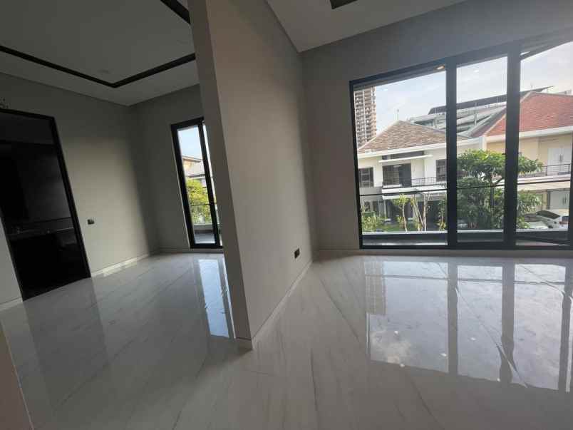 dijual rumah north emerald mansion