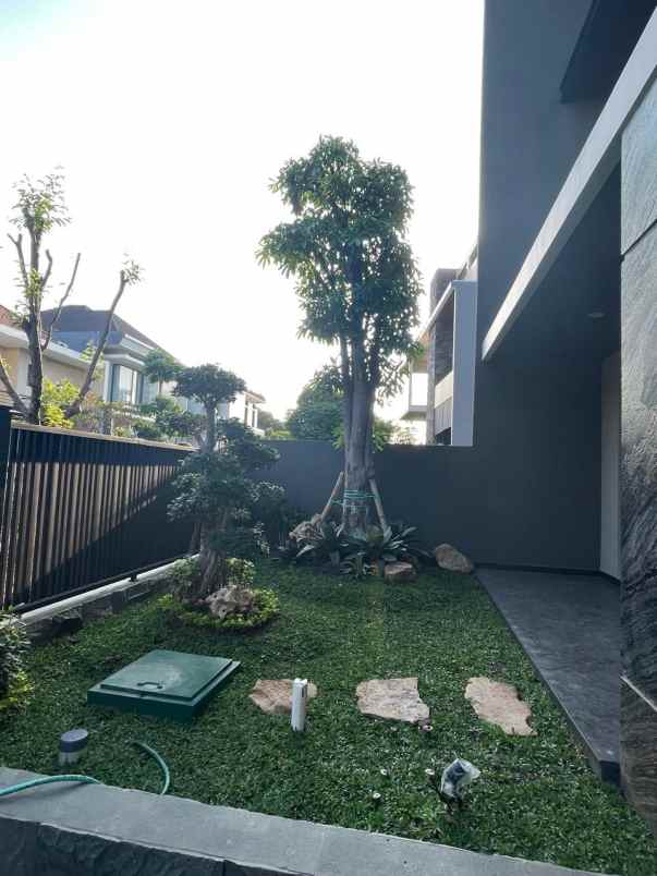 dijual rumah north emerald mansion