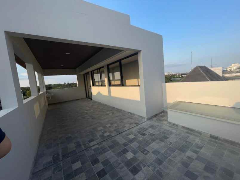 dijual rumah north emerald mansion