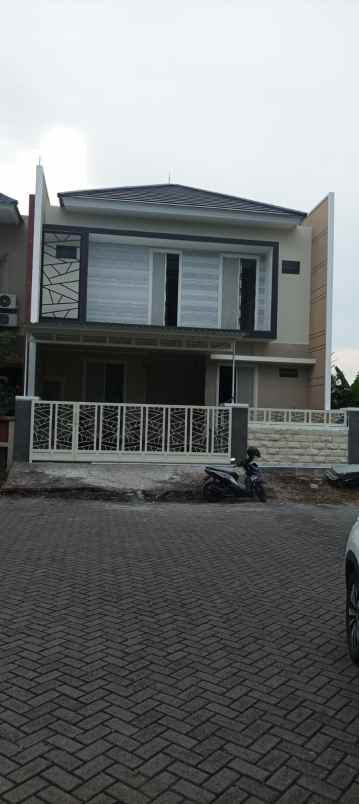 dijual rumah pakuwon city