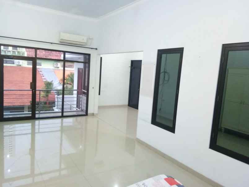 dijual rumah pakuwon city