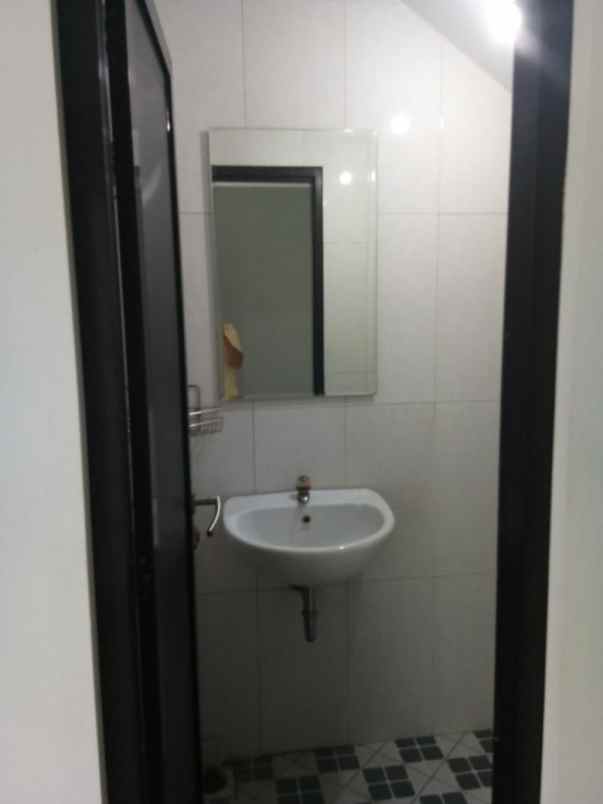 dijual rumah pakuwon city