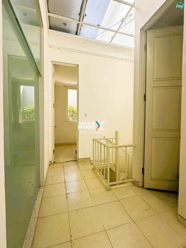 dijual rumah pakuwon city