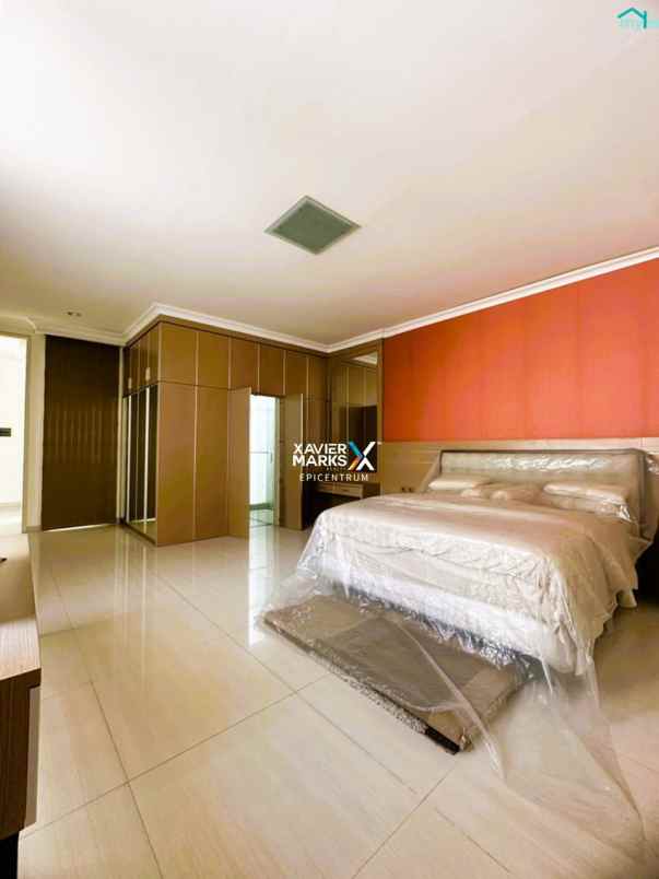 dijual rumah pakuwon city