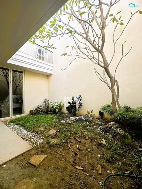 dijual rumah pakuwon city