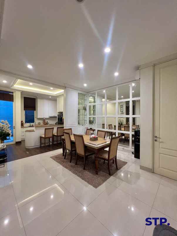 dijual rumah pakuwon city