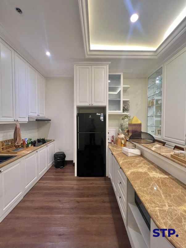 dijual rumah pakuwon city