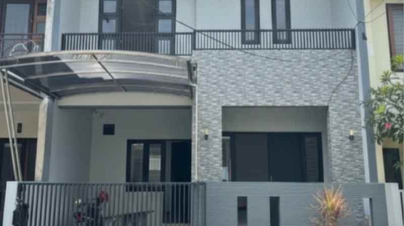 dijual rumah pakuwon city