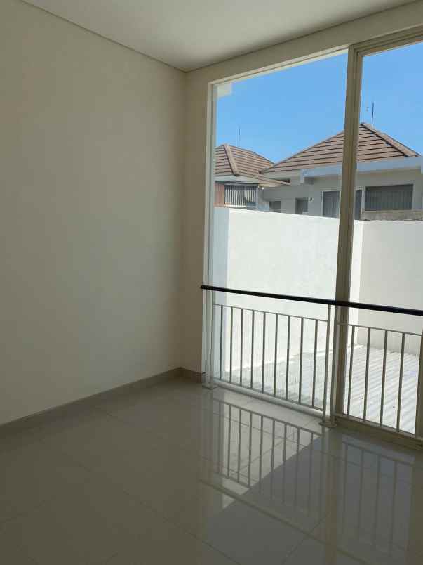 dijual rumah pakuwon city long beach