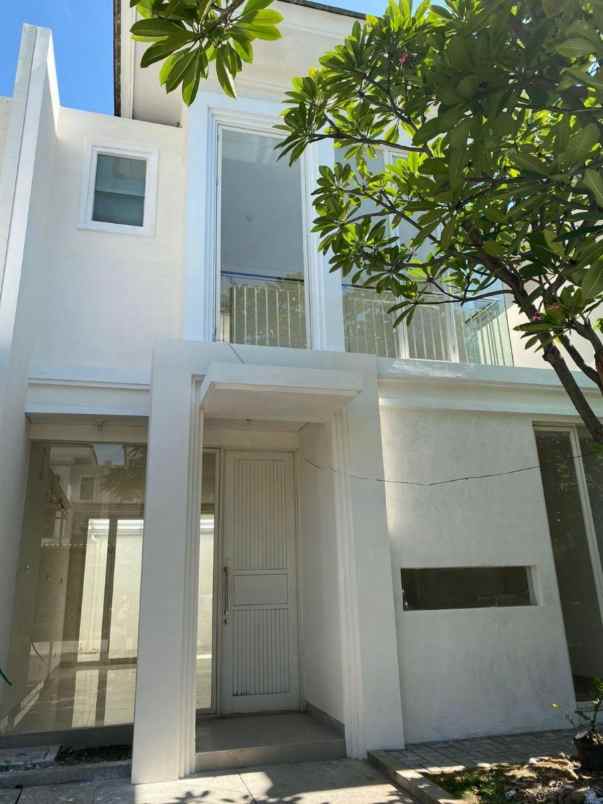 dijual rumah pakuwon city long beach