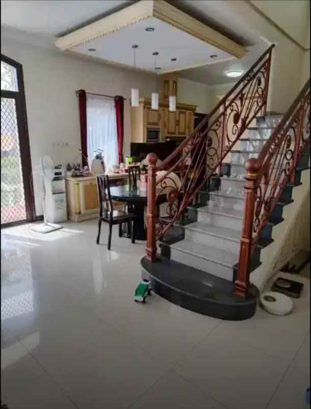 dijual rumah pakuwon city villa westwood