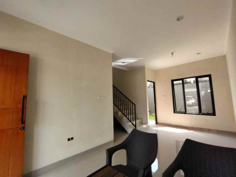 dijual rumah pancoran mas