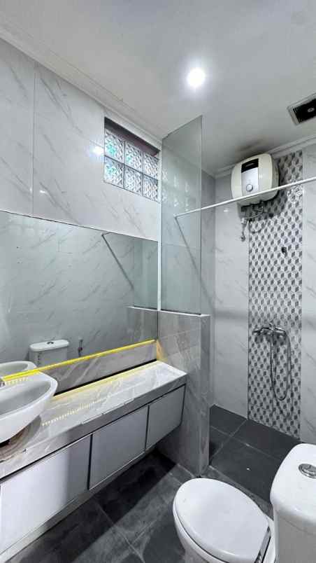 dijual rumah parakan saat