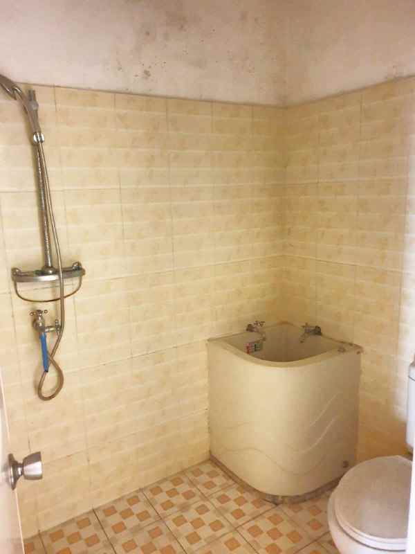 dijual rumah park royal regency