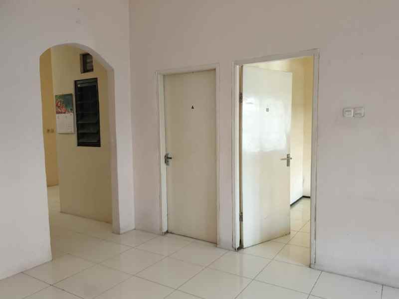 dijual rumah park royal regency