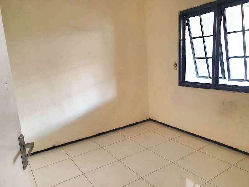 dijual rumah park royal regency