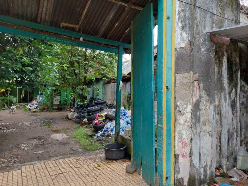 dijual rumah pasar kliwon pinggir jalan