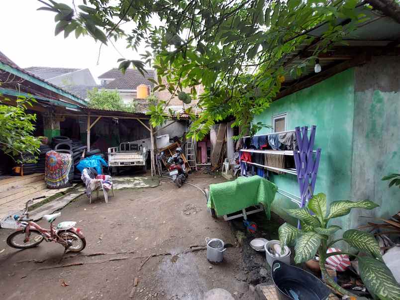 dijual rumah pasar kliwon pinggir jalan