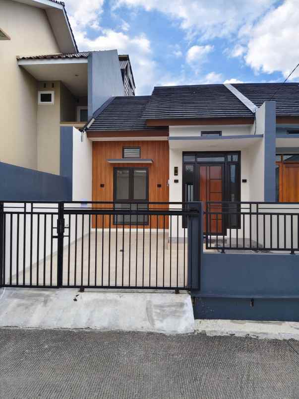 dijual rumah permata elok