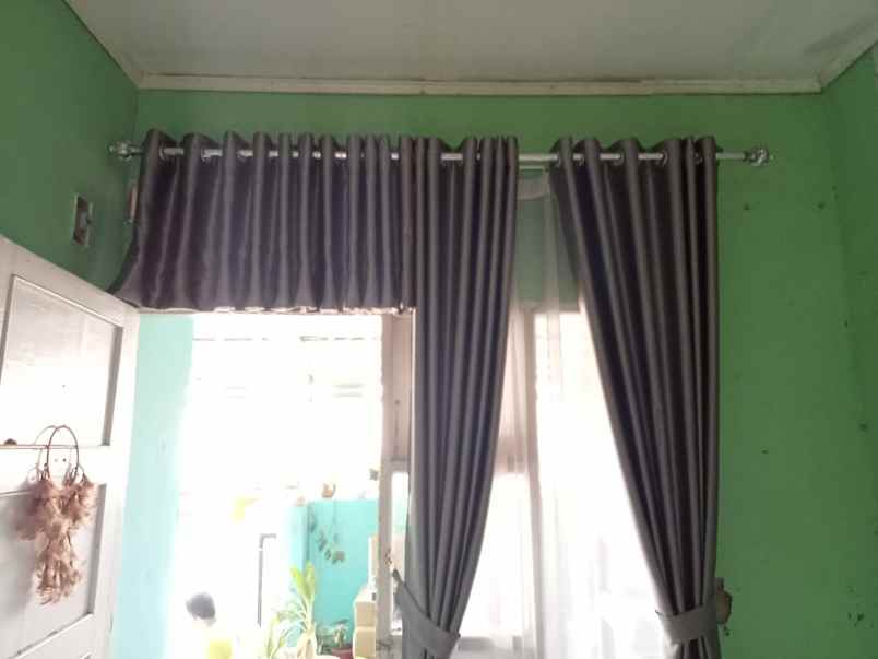dijual rumah perum bumi kadumekar asri