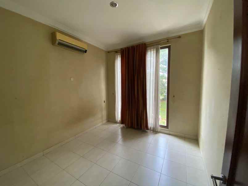 dijual rumah perumahan grand wisata