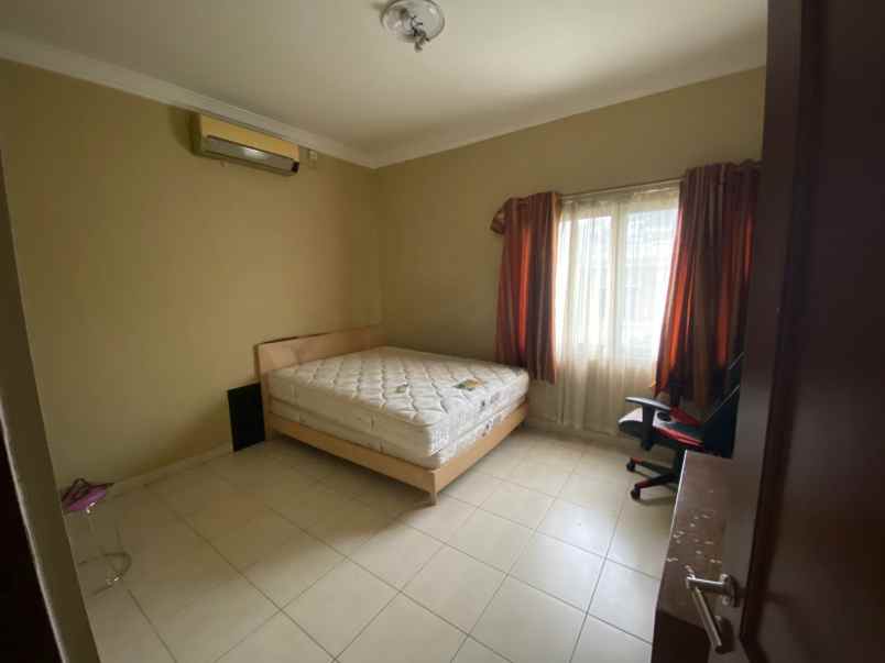 dijual rumah perumahan grand wisata