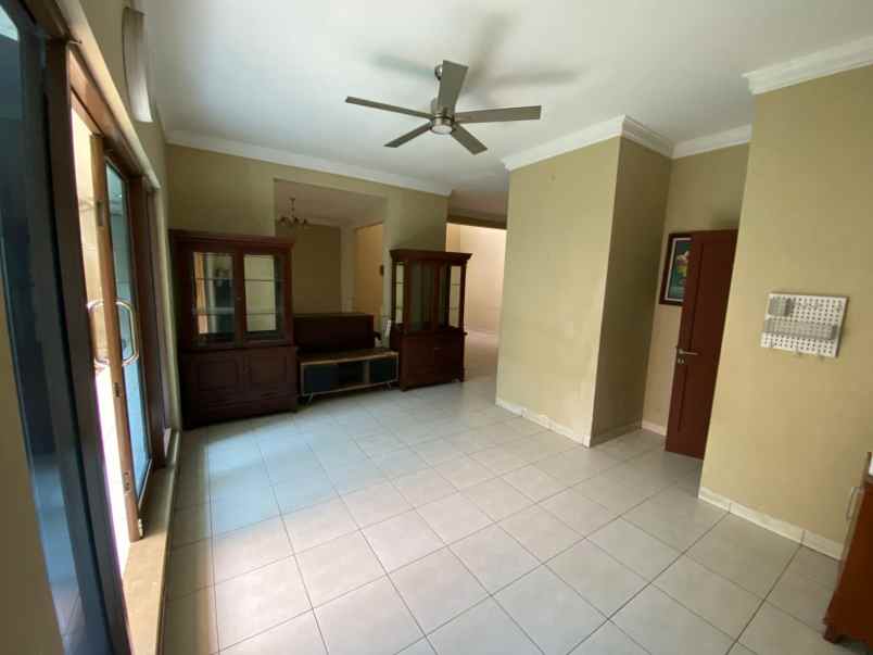 dijual rumah perumahan grand wisata