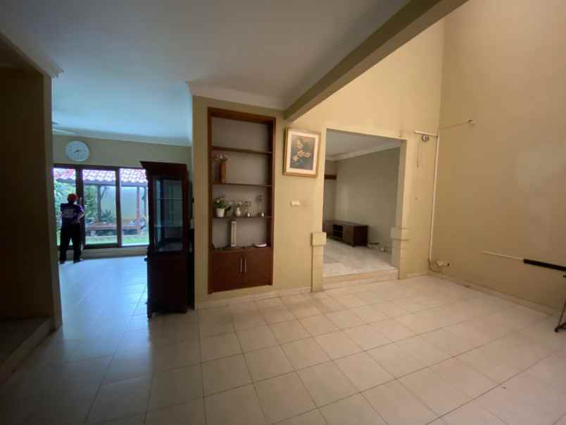 dijual rumah perumahan grand wisata