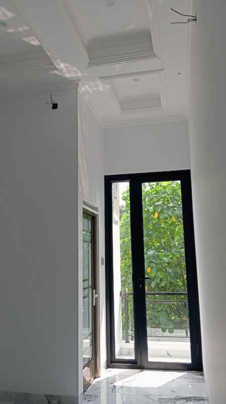 dijual rumah perumahan jatinegara indah