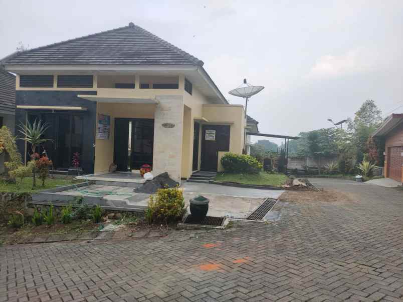 dijual rumah perumahan kusuma pinus jl