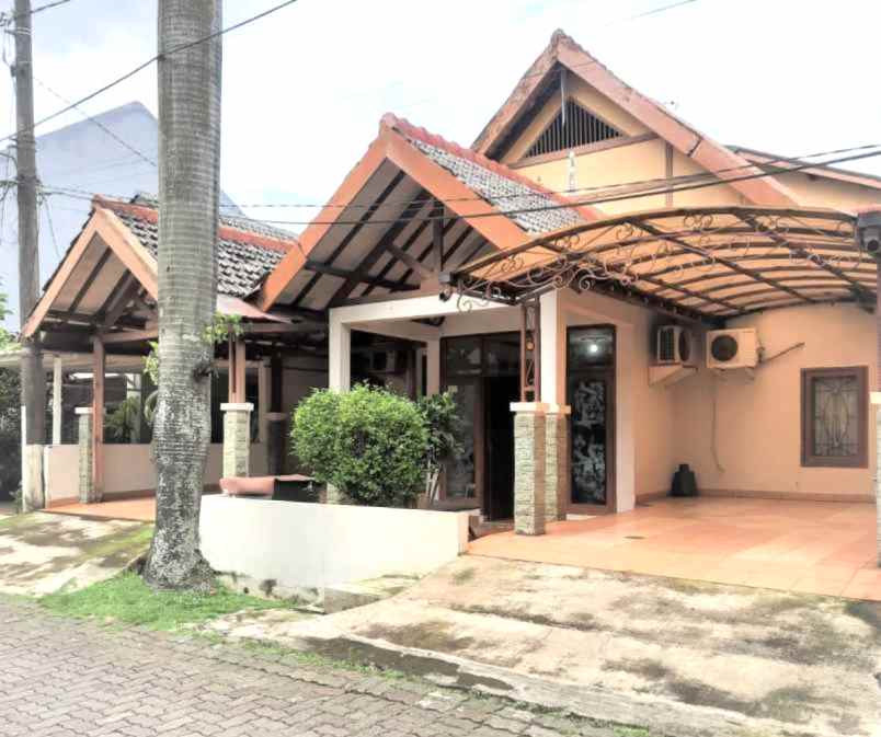 dijual rumah perumahan taman persada