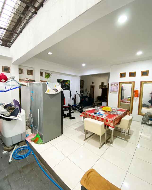 dijual rumah perumahan villa melati mas